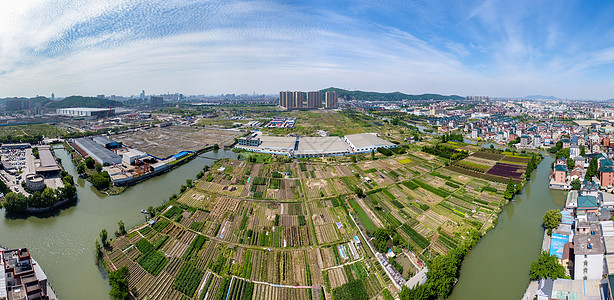 航拍草原航拍城市的边缘背景