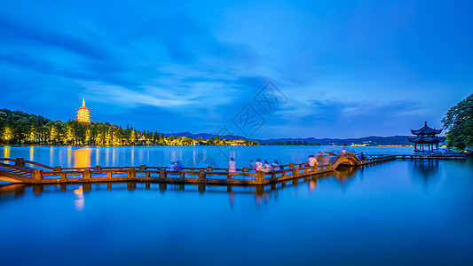 西湖长桥夜景图片