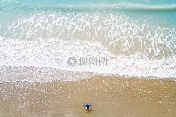 海浪沙滩图片