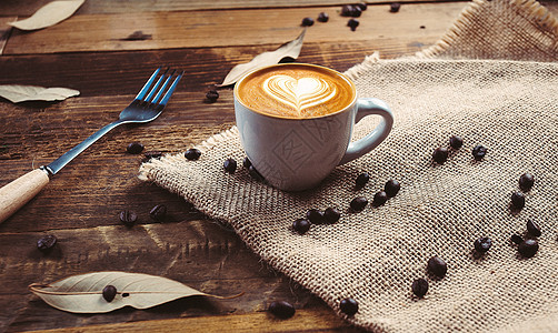 咖啡豆咖啡叶咖啡拉花与咖啡豆背景