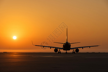 机场背景迎着阳光起航的飞机背景