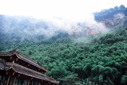 雨后青山寺庙背景图片