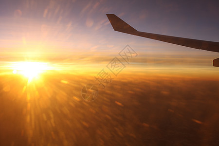 高空机翼背景图片