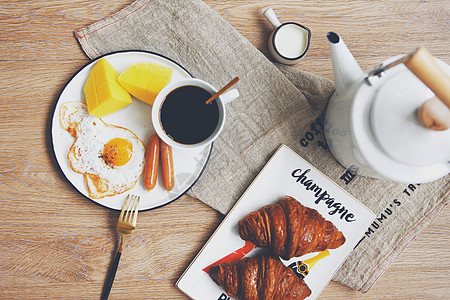 手绘面包桌面上丰富的早餐背景