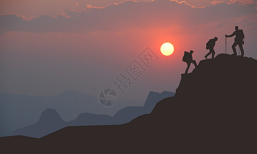 夕阳下爬山爱好者成功爬上山的顶峰图片