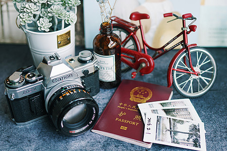 照相机照片边框照相机、护照、照片等旅游元素背景