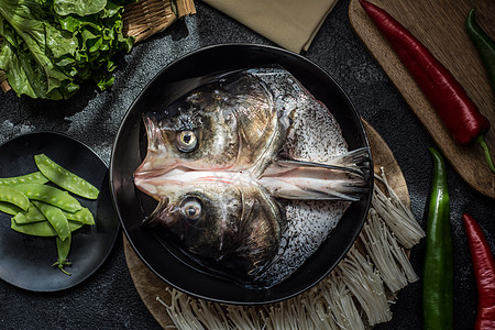新鲜鱼头煲食材图片高清图片