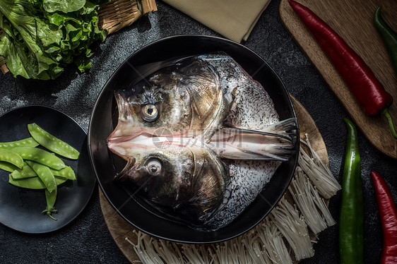 新鲜鱼头煲食材图片图片