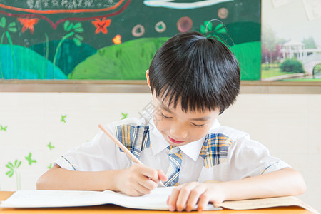 青春活力的小学生图片