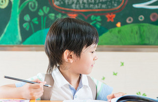 青春活力的小学生图片