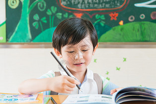 青春活力的小学生图片