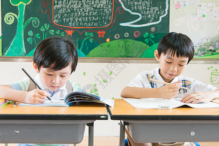 青春活力的小学生图片