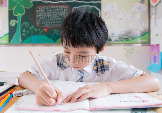 青春活力的小学生图片