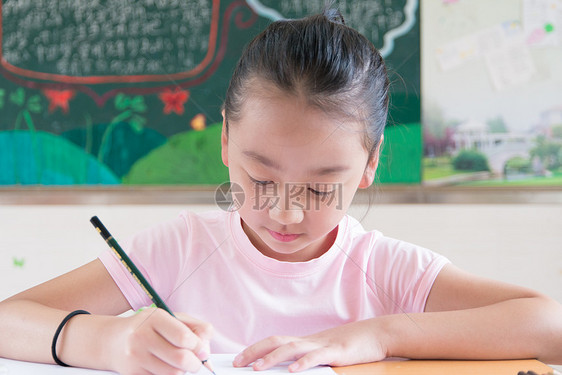 青春活力的小学生图片