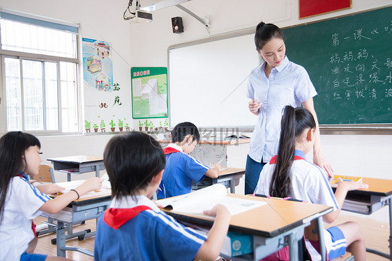 教师节老师与学生图片