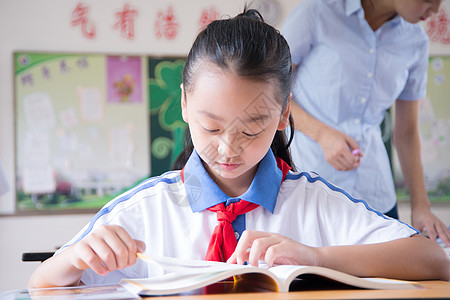 青春活力的小学生图片