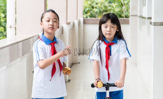 青春活力的小学生图片