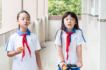 青春活力的小学生图片