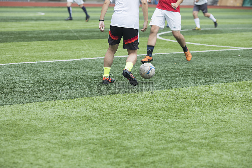 足球情报网揭秘欧洲五大联赛最新转会动态与球员去向分析