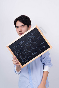 年轻男子学生黑板底图背景图片