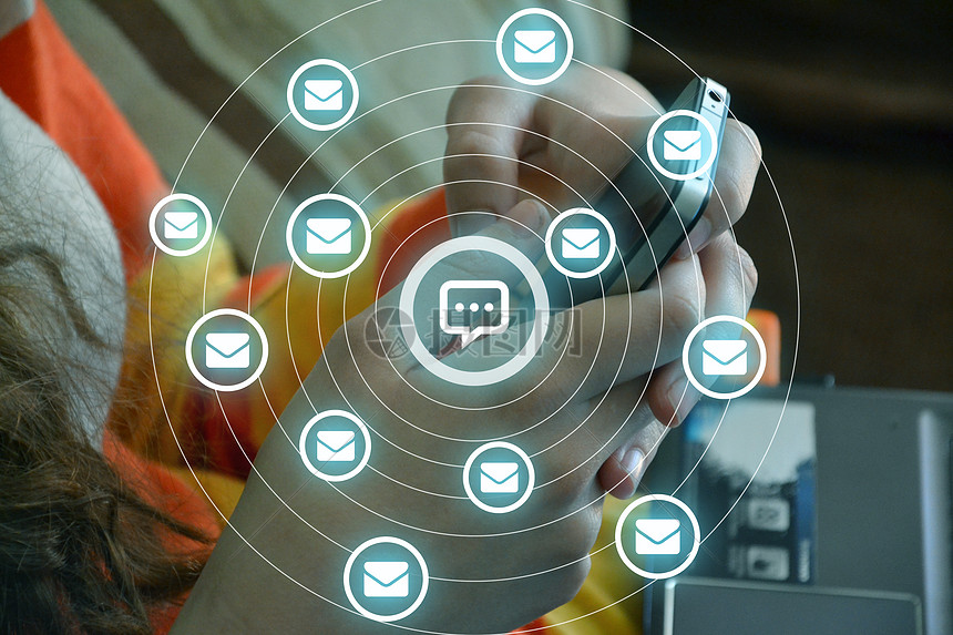 社交媒体线上联动激发全球粉丝参与热情打造专属互动话题