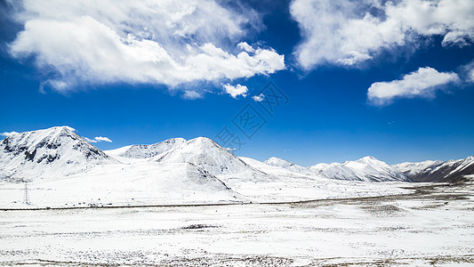 米拉垭口雪山背景