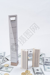 现金和建筑模型摆拍图图片