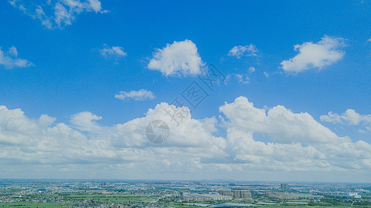 航拍蓝天白云好天气的南方村庄背景图片