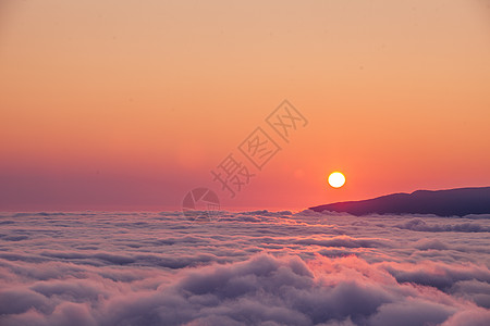 夕阳晚霞时的云海图片