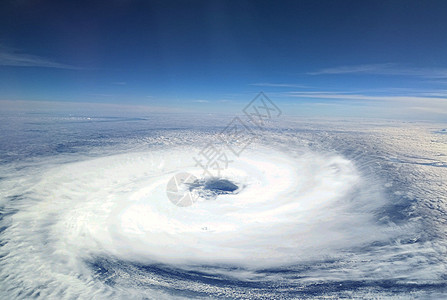 空间站看台风图片