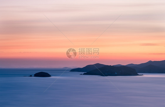 夕阳下的海边美景图片