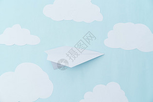 纸飞机和纸云图片