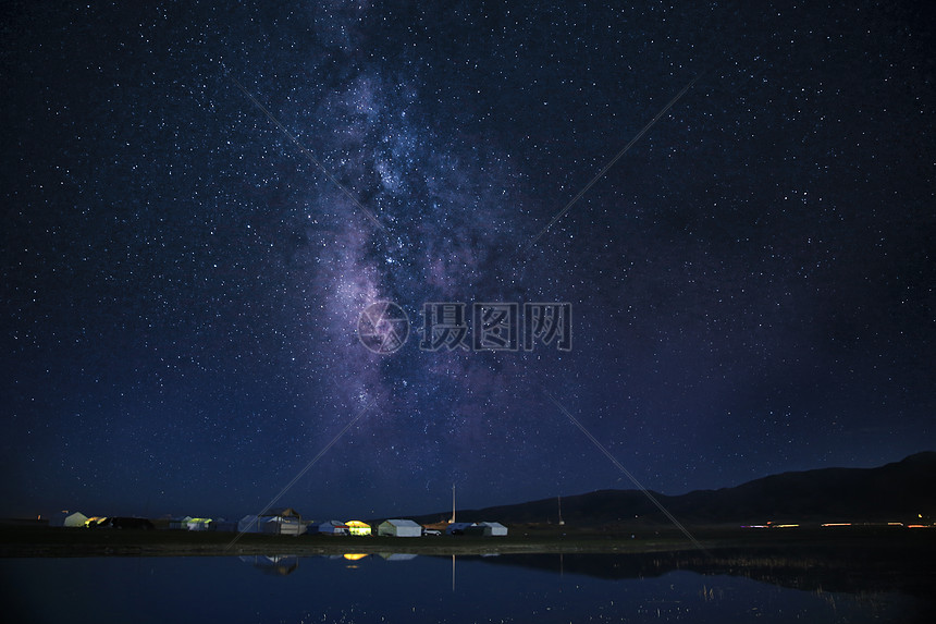青海湖夜晚银河图片