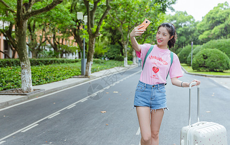 国庆节手机大学校园女生自拍背景