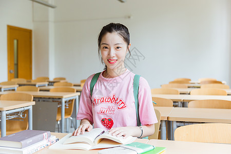 年轻女孩大学教室女生学习背景