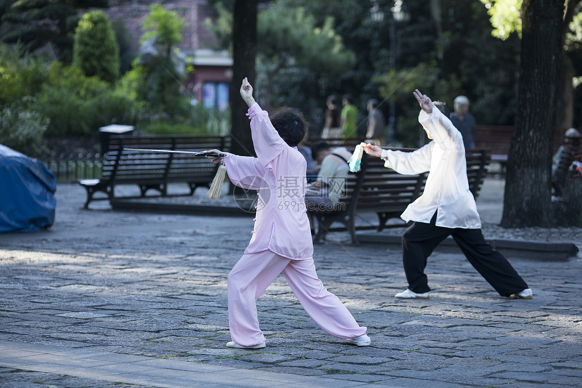 新时代人民美好生活的内涵与实现