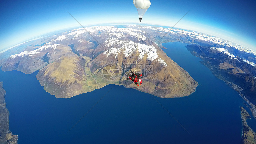 新西兰皇后镇极限运动跳伞航拍风景图片