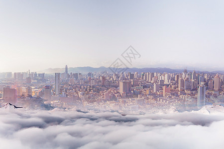 云雾中的城市图片