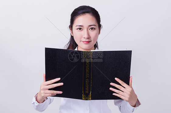 职业女性手握书本形象图片