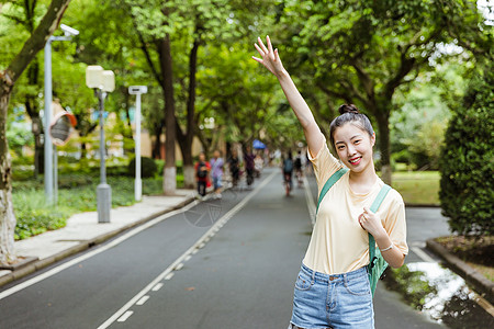 校园女生挥手图片