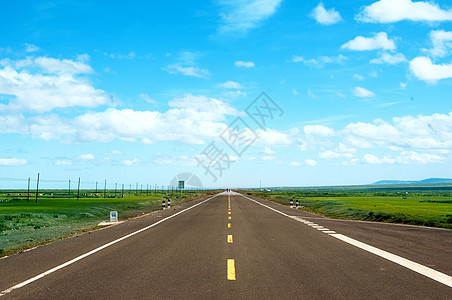 新疆准格尔盆地国道道路蓝天白云图片