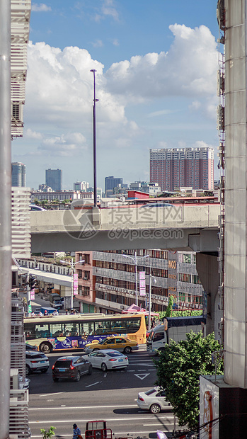 都市楼林之间图片