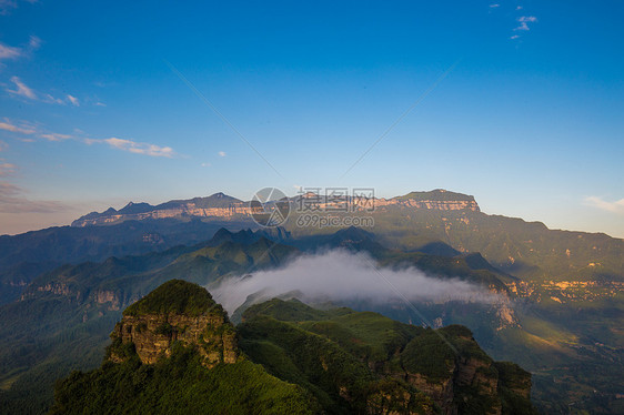 重庆金佛山连绵的山峰图片