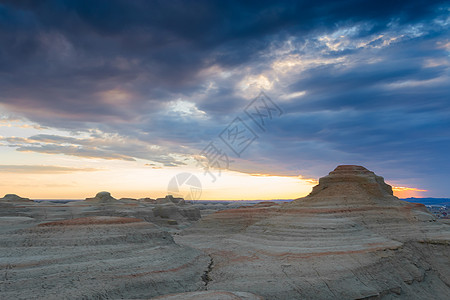 沙漠黄昏新疆魔鬼城美图背景