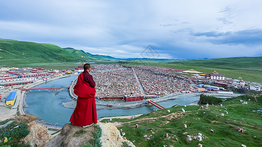 超越亚青寺全景背景