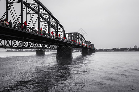 鸭绿江断桥眺望朝鲜高清图片