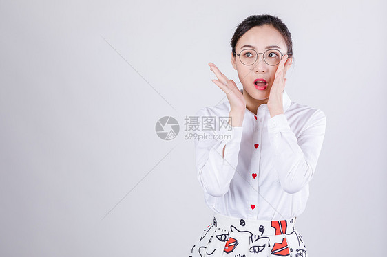 商务女士表现惊讶情绪图片