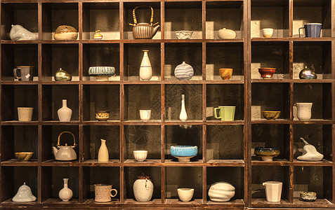复古陶瓷咖啡壶各式各样的陶罐背景