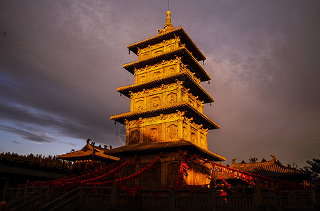 栖灵寺中式古建筑宝塔背景