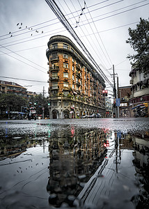 上海街景上海城市悠久的名胜建筑武康大楼背景